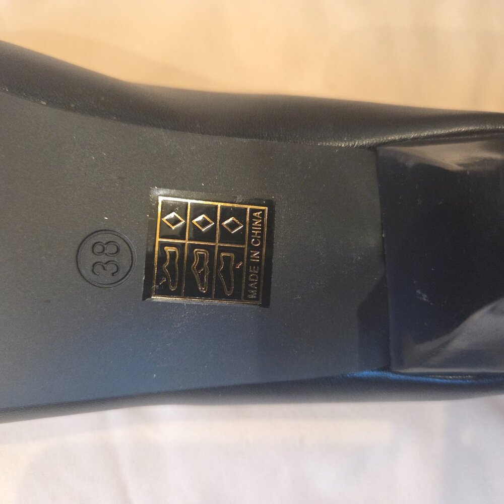 Black Court Shoes. - Picture 8 of 8